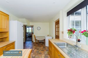 Kitchen- click for photo gallery